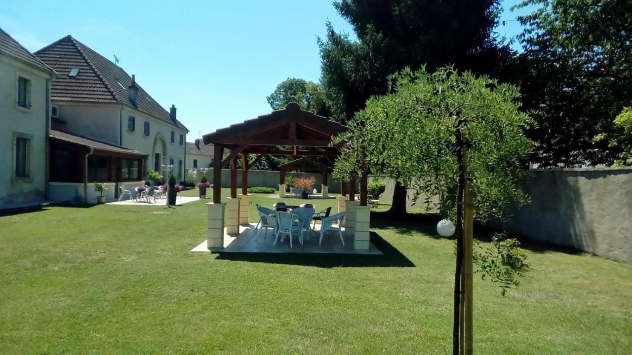Le Domaine Des Papillons Hotel Beaujeu-Saint-Vallier-et-Pierrejux Exterior photo