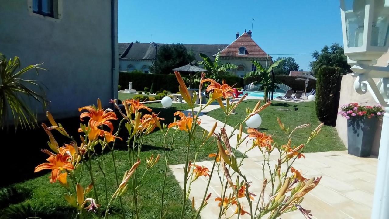 Le Domaine Des Papillons Hotel Beaujeu-Saint-Vallier-et-Pierrejux Exterior photo