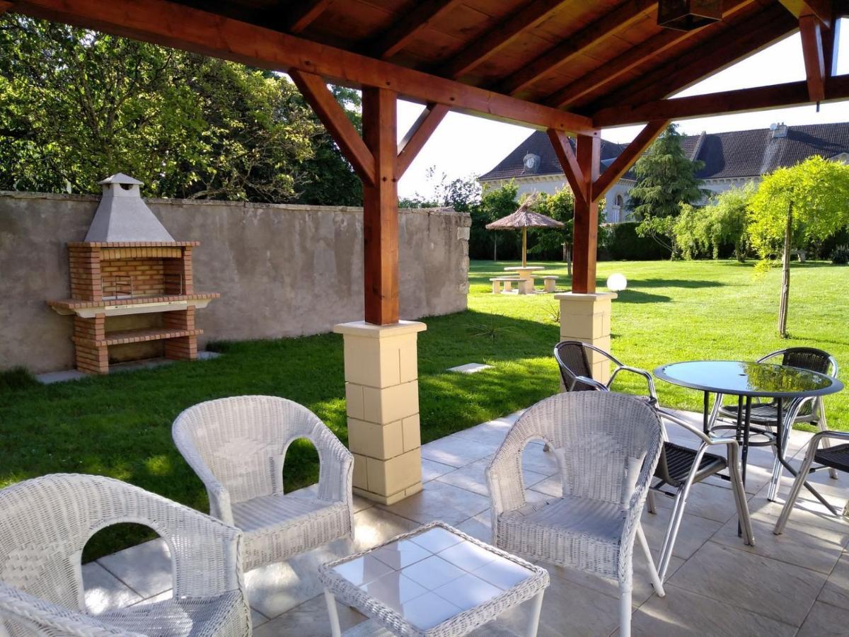 Le Domaine Des Papillons Hotel Beaujeu-Saint-Vallier-et-Pierrejux Exterior photo