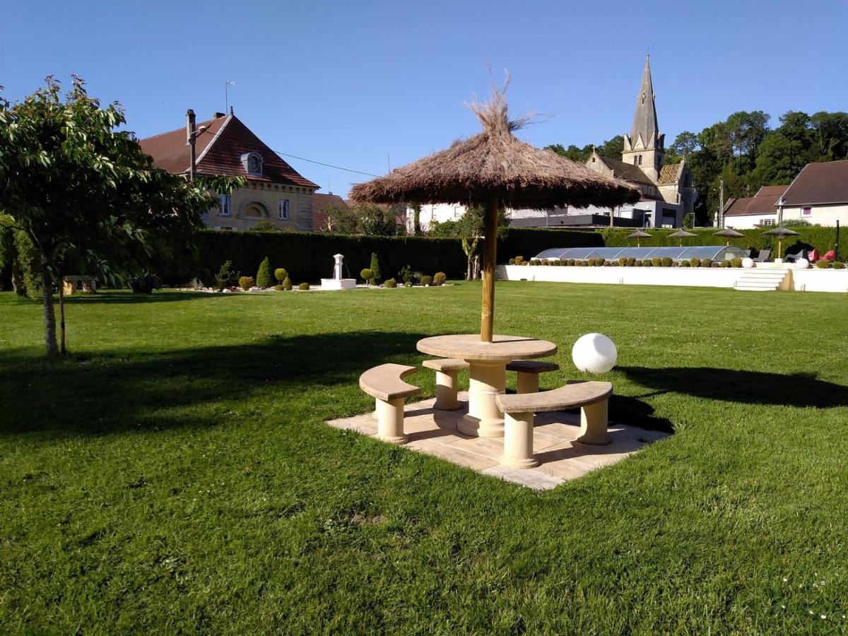 Le Domaine Des Papillons Hotel Beaujeu-Saint-Vallier-et-Pierrejux Exterior photo
