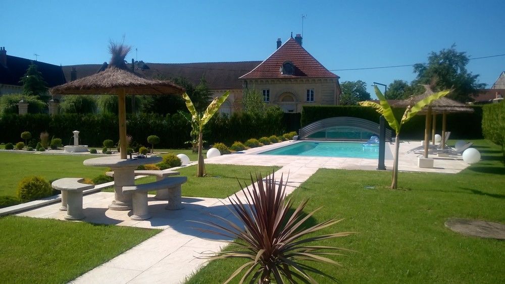 Le Domaine Des Papillons Hotel Beaujeu-Saint-Vallier-et-Pierrejux Exterior photo