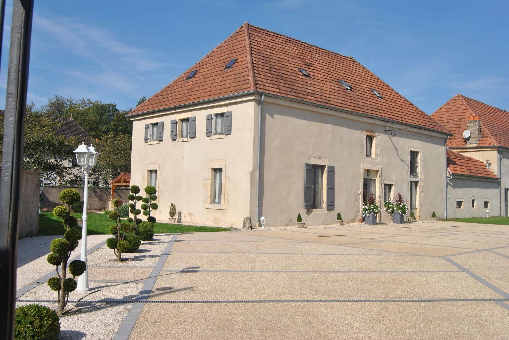 Le Domaine Des Papillons Hotel Beaujeu-Saint-Vallier-et-Pierrejux Exterior photo