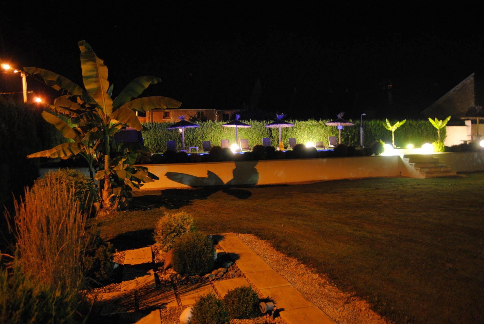 Le Domaine Des Papillons Hotel Beaujeu-Saint-Vallier-et-Pierrejux Exterior photo
