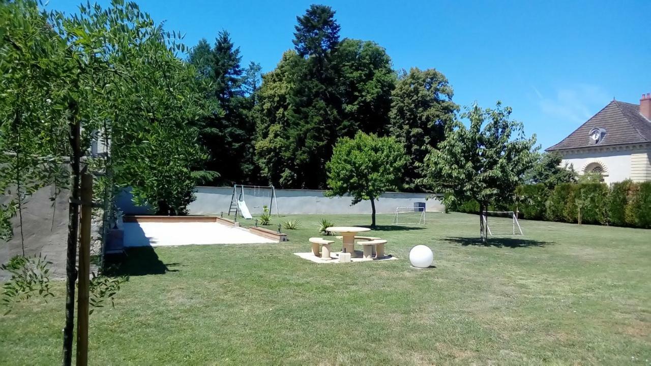 Le Domaine Des Papillons Hotel Beaujeu-Saint-Vallier-et-Pierrejux Exterior photo